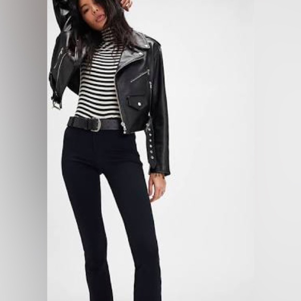 Free People Molly Pants
NWT Size 10
total waste is 33
front 16+”
back 16+” - Picture 2 of 10